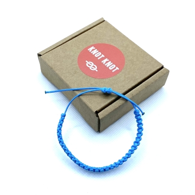 Ръчно изработена дамска гривна Happy Knots в светло синьо