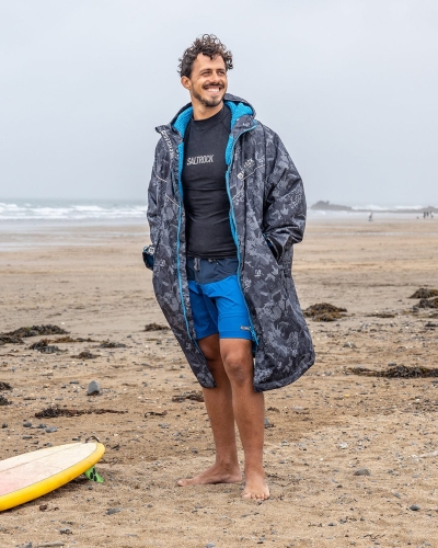 Водоустойчиво унисекс пончо яке роба Saltrock Digi Camo в черно/синьо