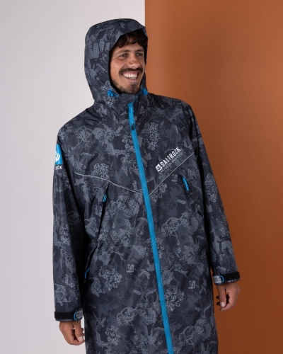 Водоустойчиво унисекс пончо яке роба Saltrock Digi Camo в черно/синьо